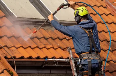 Démoussage et hydrofuge de toiture à Arcambal